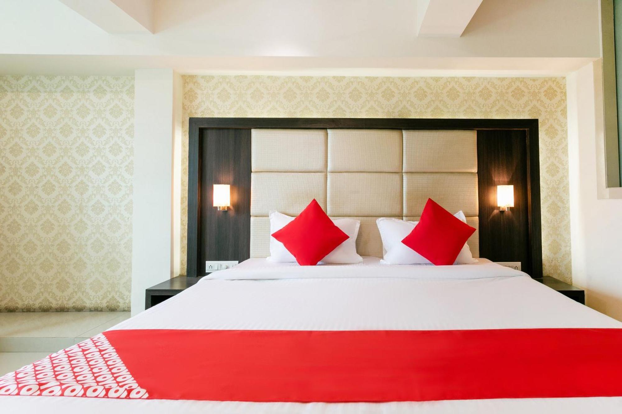 Collection O Hotel Pearl Residency Taloje Экстерьер фото